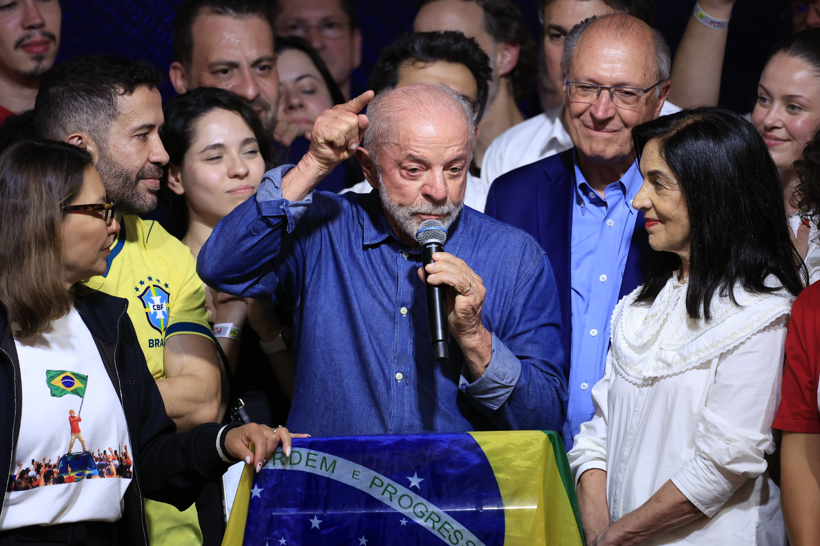Lula recebe felicitações de líderes da América Latina, Europa e China