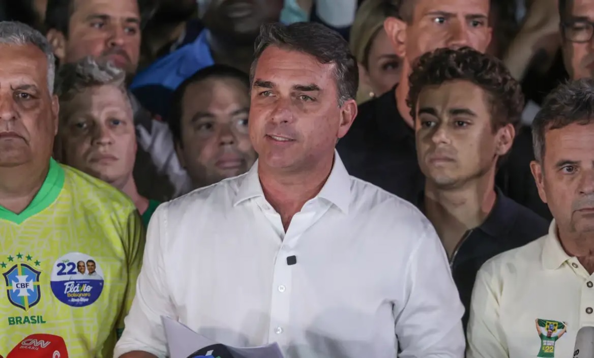 Flávio Bolsonaro viaja para os EUA, afirma Metrópoles
